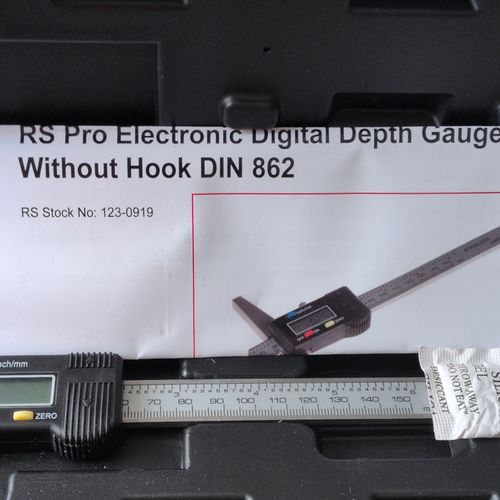 RS Pro Electronic Digital Depth Gauge Without Hook DIN 862 RS Stock 123-0919 — image 2