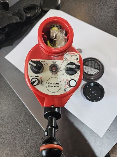 Brand New INON D-200 Ultra Wide Underwater Strobe Kit with Fiber Optic Cable