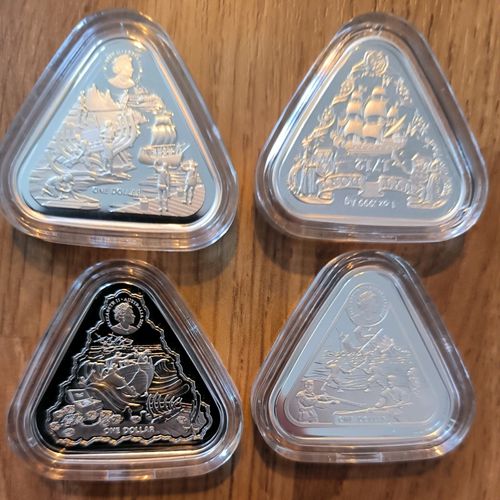 Australia $1 Zeewijk, Batavia, Vergulde Draeck and Zuyt Dorp triangular coins — image 2