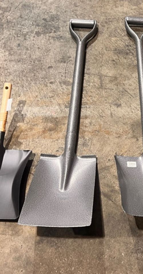 Digging Spade - Heavy-Duty, Rust-Resistant, One-Piece Galvanised Garden Spade