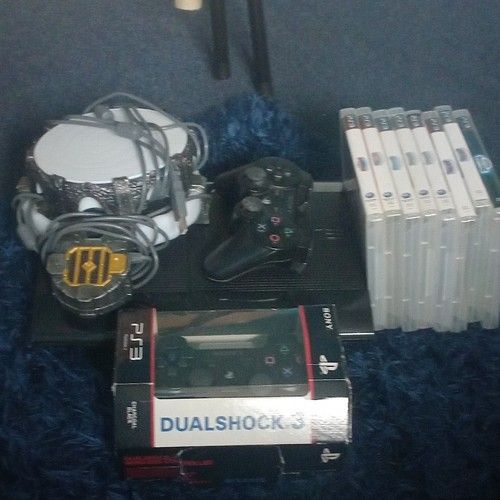 Ps3+2 Ps3 Controllers+3 Skylander Portals+8 Skylander Games And 28 Figures