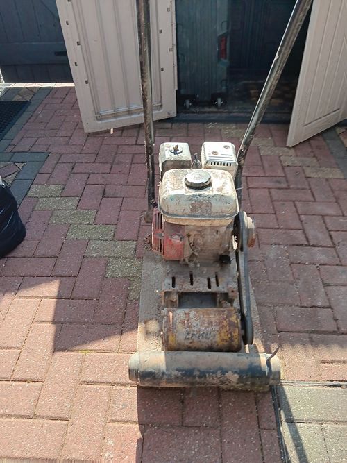 Petrol Vibratory Plate Compactor Wacker Plate, Single Smooth Drum Roller — image 2