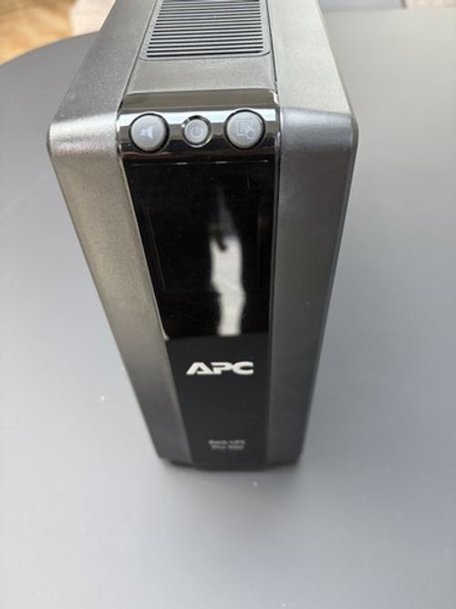 APC Back-UPS Pro 900 Tower - BR900GI Battery included.