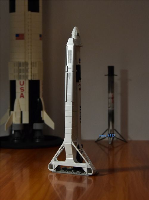 1:233 Scale SpaceX Model Falcon 9 Dragon Aerospace with Launch Tower — image 2
