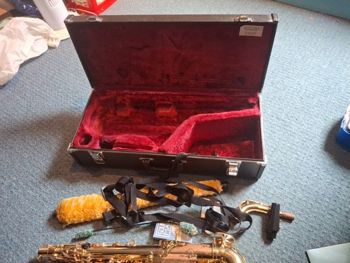 Yamaha Saxophone YAS25 with Hard Case Straps Reeds Etc Etc — image 14