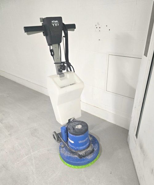 Numatic Walk-Behind Floor Scrubber Machine with Solution Tank & Disc Brush