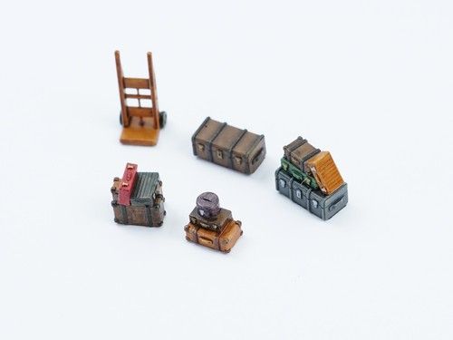 OO Gauge Luggage | Model Railway Suitcase | 1:76 Scale Platform Scenery