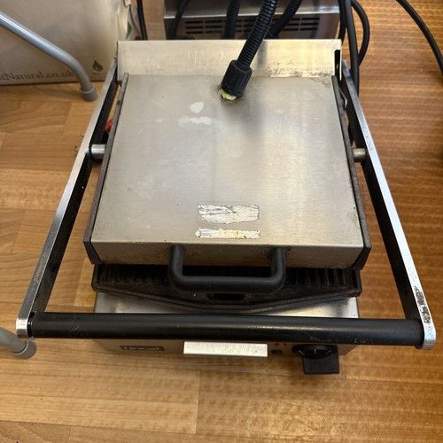 Lincat Electric Counter Top Panini Grill Ribbed Top and Bottom