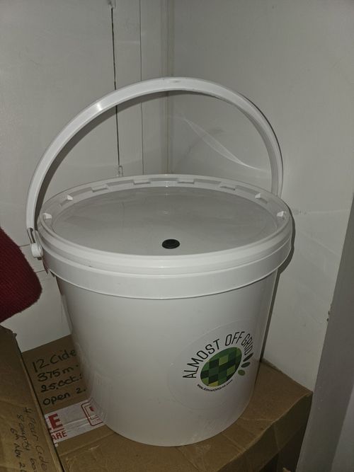 Home Brewing Kit.  Everything Needed To  Brew Your Own Cider Inc Bottles — image 4