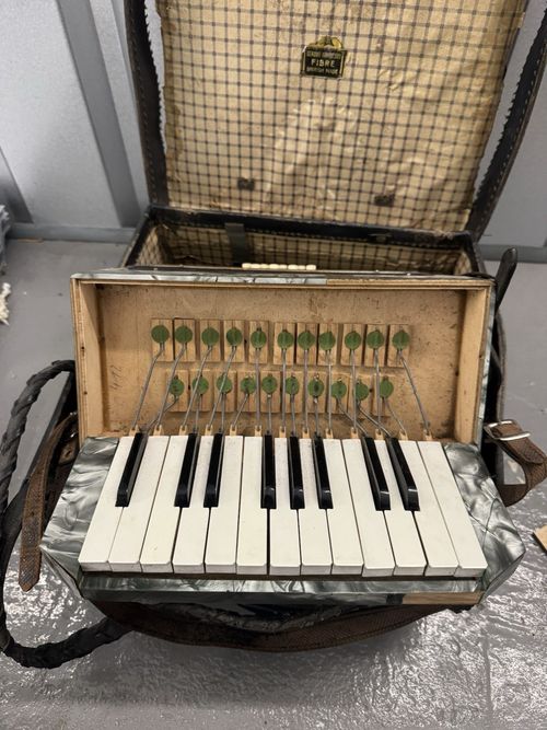 Steldeni Accordion German Squeeze Box Plays Fine Vintage Small — image 6