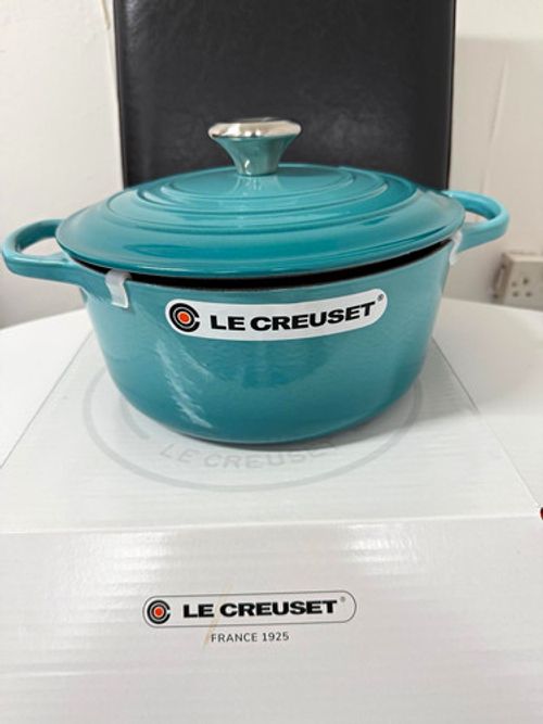 Le Creuset Signature Round Cast Iron Casserole 24cm 4.2L Blue With Lid