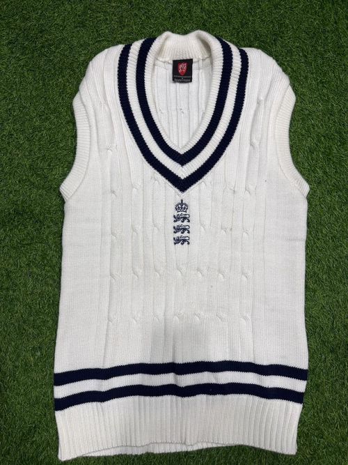 New England 1924 Retro Crest Cream & Navy  Blue Trim Sleeveless Cricket Sweaters — image 5