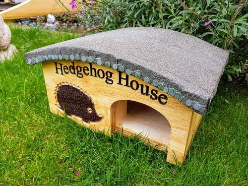 Wooden Hedgehog House Roof Nature Hibernation Box Shelter Nest