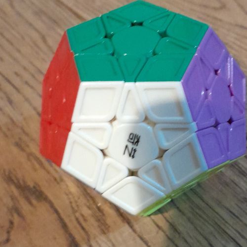 QiYi Megaminx 12-Sided Dodecahedron Cube Twist Puzzle Plastic Multicolour — image 2