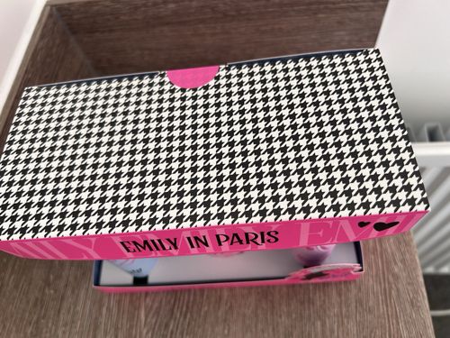 Emily in Paris Travel Mug Gift Set Bath & Shower Gel + Body Lotion 65ml Roses — image 6