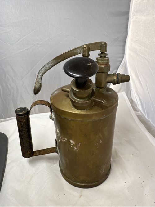 Vintage Brass Garden Sprayer. Roses. Hand Pump. Unmarked — image 3