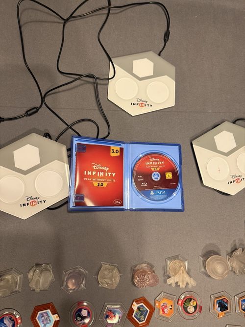 Disney Infinity 3.0 PS4 Game 55 Different Character Figures & Power Discs — image 3