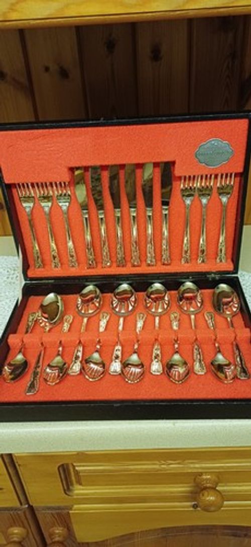 Cooper Ludlam Silver Plate Cutlery Set in Case, Sheffield England 24 pieces