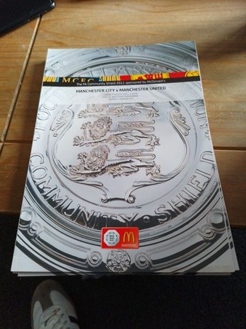FA COMMUNITY SHIELD 2011 Manchester City v Manchester United Official programme