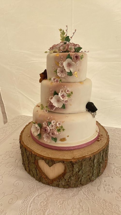 Wooden log cake stand with personalised option, rustic log display cake stand — image 10