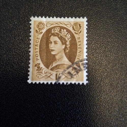 Great Britain Elizabeth II Brown Pre-Decimal Used Postage Revenue Stamp