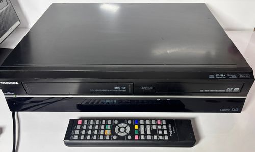 Faulty Toshiba D-VR18DT-K-TB DVD/VCR Recorder Combo Player — image 1