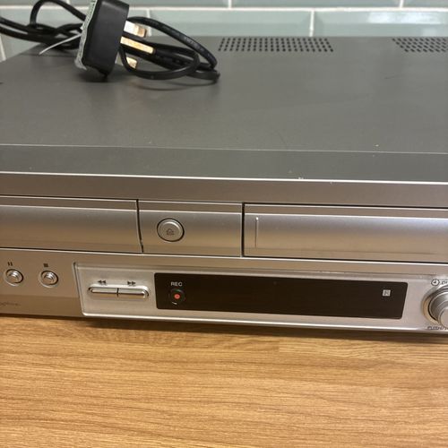Sony SLV-D950 Dolby Digital DVD Player/Video Cassette Recorder No Remote TESTED — image 4