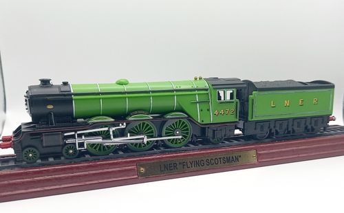 LNER FLYING SCOTSMAN Steam Locomotive Train Model Railway Display Model — image 3