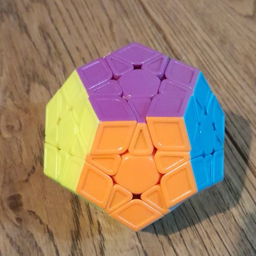 QiYi Megaminx 12-Sided Dodecahedron Cube Twist Puzzle Plastic Multicolour — image 3