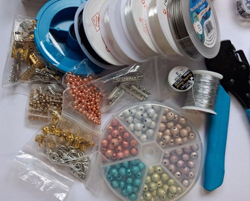 BRACELET MAKING KIT  WIRE CRIMPER TOOL CRIMPING ENDS FASTENERS ELASTIC NEEDLES — image 2