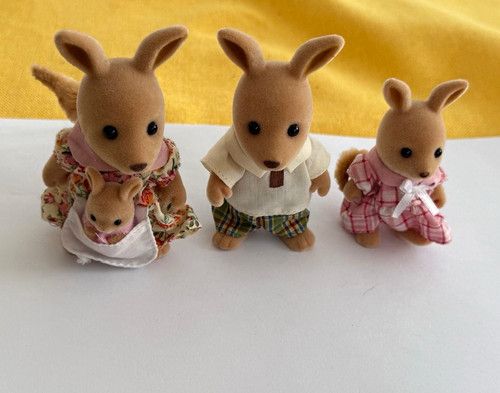 Sylvanian Families Kangaroo family set of 4 very good condition smoke free home