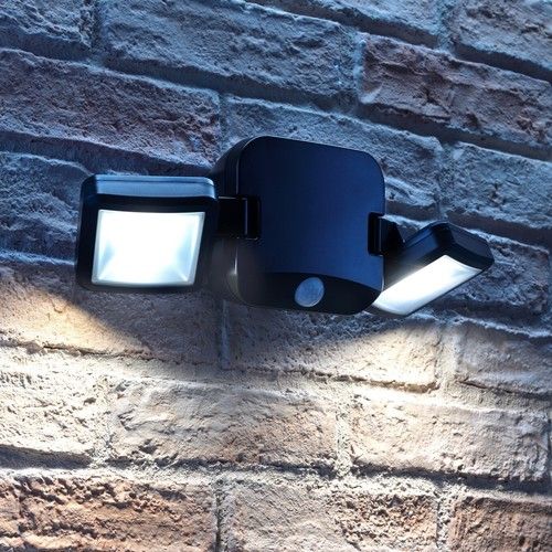 Outdoor Wireless Battery Operated LED Motion Activated PIR Twin Security Light