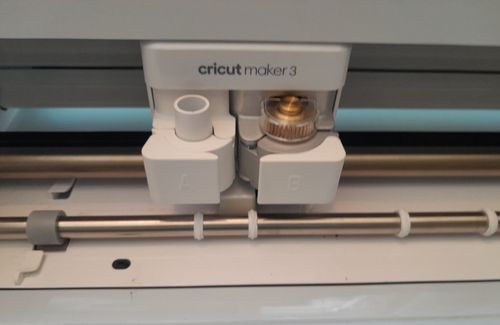 cricut maker 3 machine and accessories slightly used — image 7