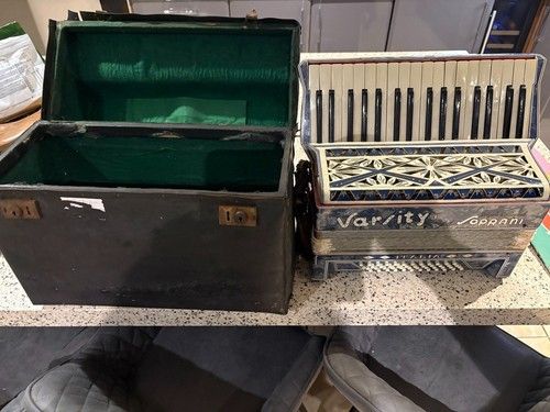 vintage 48 button Varsity Soprani Italia accordion Original Rare VGC
