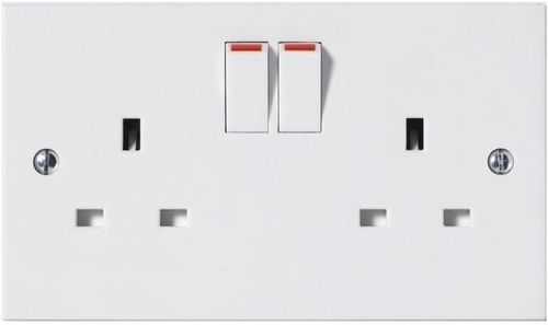 2 GANG WHITE TWIN DOUBLE PLUG ELECTRIC WALL SOCKET SWITCHED SQUARE EDGE — image 1