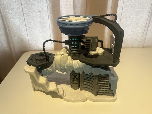 Imaginext Batman Mr. Freeze Ice Lair Playset Plastic Grey/White/Blue — image 2