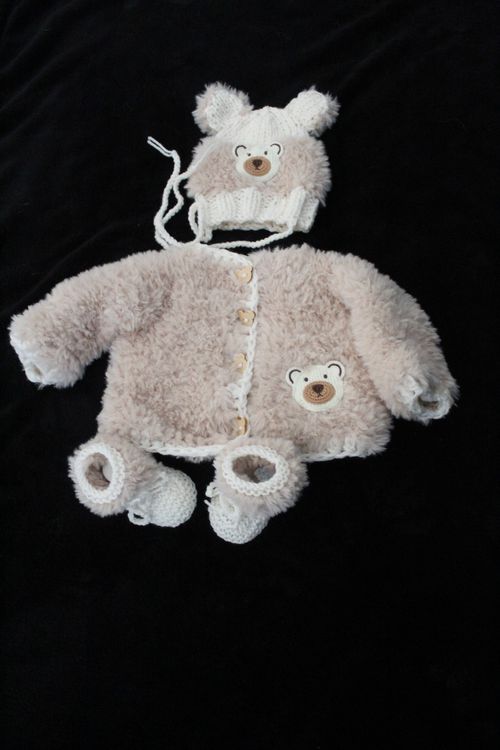 lillbees hand knitted beige cream  faux fur bear baby set jacket hat shoes 0/3m — image 7