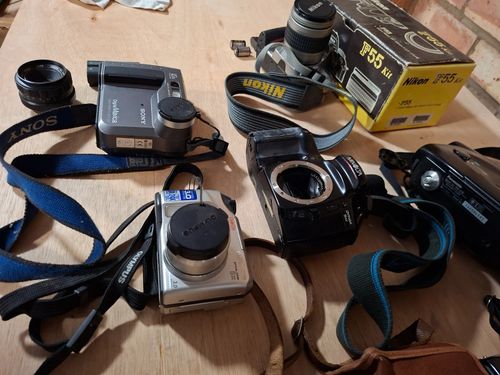 Vintage Camera Job Lot Nikon F55 Minolta Sony Olympus Kodak Panasonic + Lenses — image 7