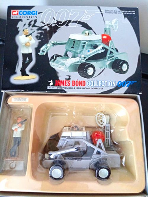 Corgi Classics 007 James Bond Moon Buggy & Figure Set 65201 2004