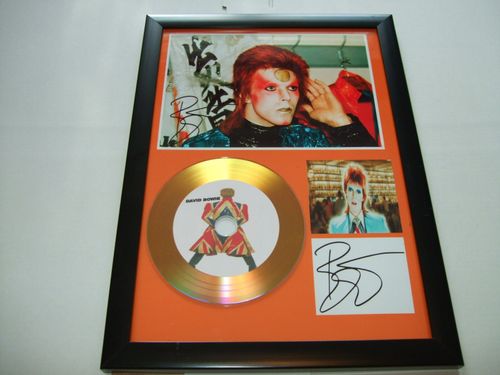 DAVID BOWIE   SIGNED  DISC  FRAMED 23 — image 1