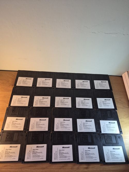 Vintage Microsoft Windows 95 Floppy Disks Full Set 1-28 COA Full Set Up + Extras — image 4
