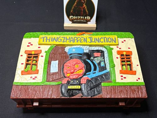Things That Go Bump Carrying Case, 1998 plus 23 characters 1 duplicate