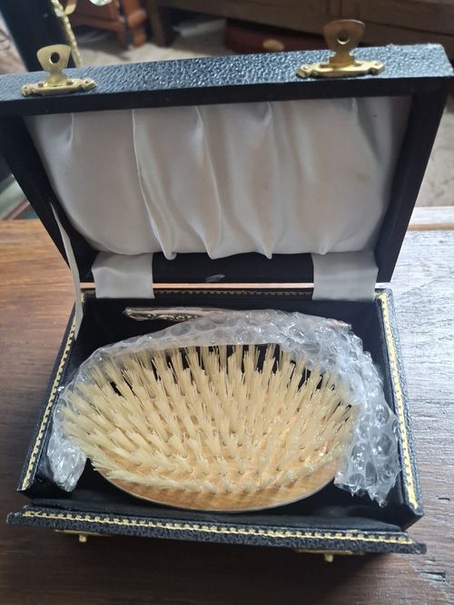 B&Co Solid Silver Ornate Vanity Hairbrush & Comb Set in Fitted Case — image 13