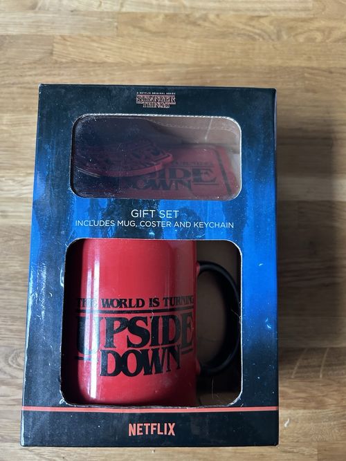 Stranger Things Mug, Mat And keyring Gift Set — image 7