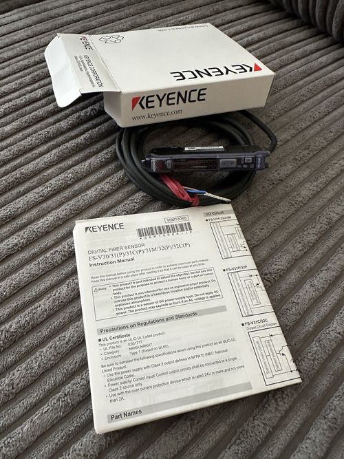 KEYENCE FS-V31P Digital Fiber Optic Sensor Amplifier PNP – New in Box — image 2