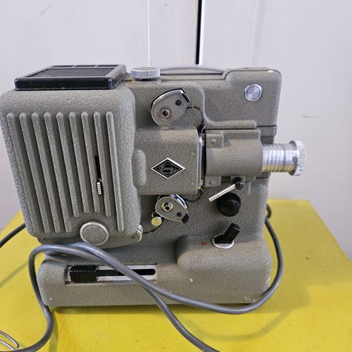 Eumig TYPE P8 Automatic Projector for 8mm Film Reels Full Working Order — image 8