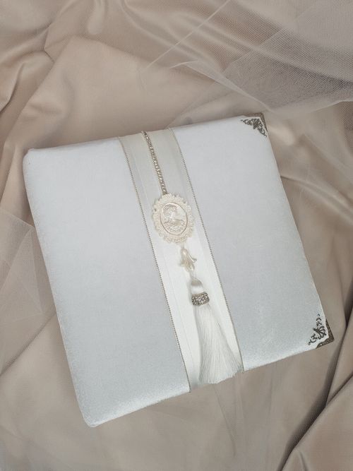 Wedding photo album in a gift box size. Size Photo Album 22x22.5cm.( 200 photo) — image 2
