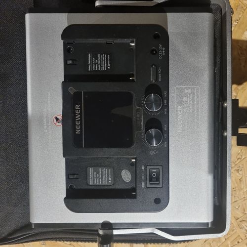 Neewer 530 Pro rgb Lights with Stands Cases & Accessories Excellent Condition — image 7