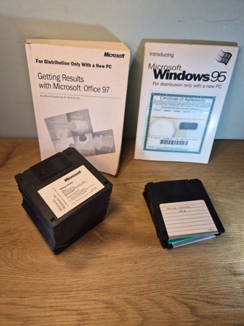 Vintage Microsoft Windows 95 Floppy Disks Full Set 1-28 COA Full Set Up + Extras