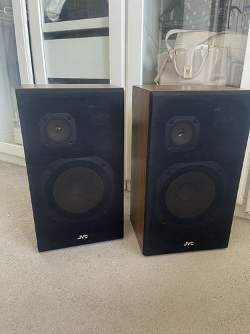 JVC S-40WE Vintage Bookshelf Speakers – Belgian-Made, Dark Wood, Grills – Clean 